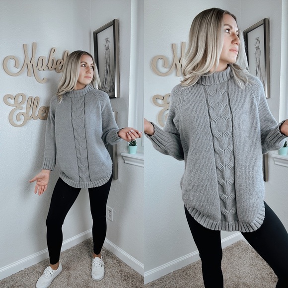 Boutique Cozy grey cable knit turtleneck size small - Picture 1 of 6